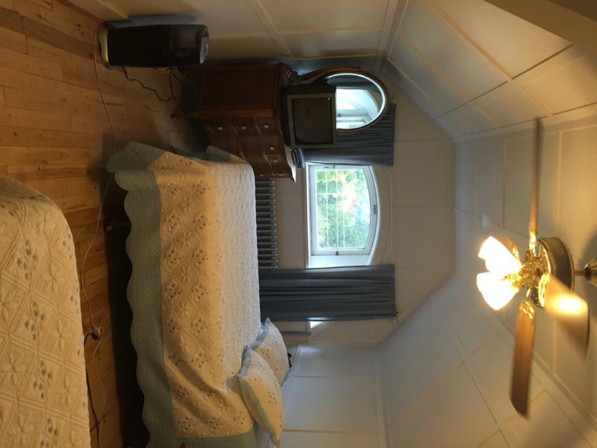 Le Petit Chateau Inn Montebello